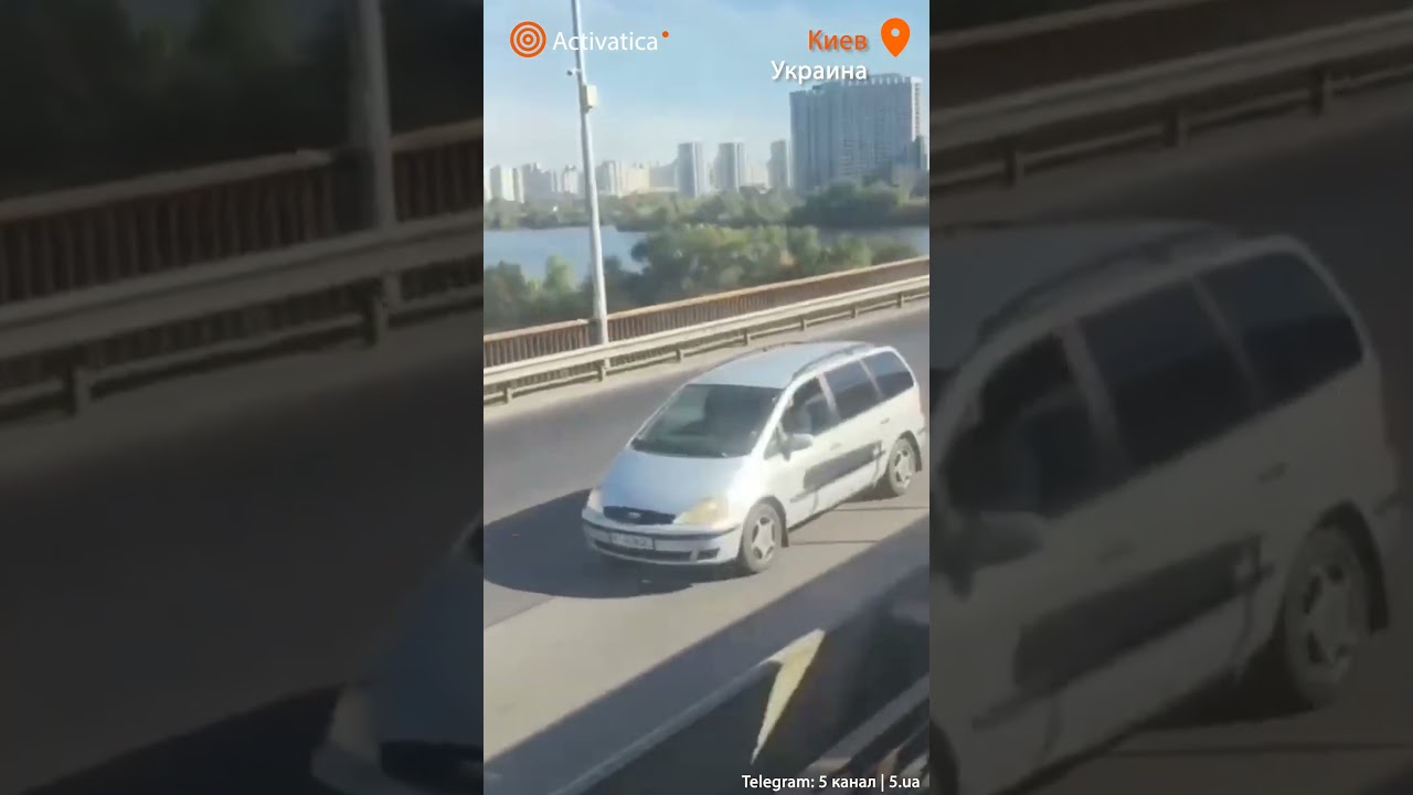 🟠Россия атаковала мост в Киеве. В момент атаки по нему шел поезд метро