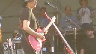 Santana performs &quot;Love, Peace &amp; Happiness&quot; by the Chamber Brothers