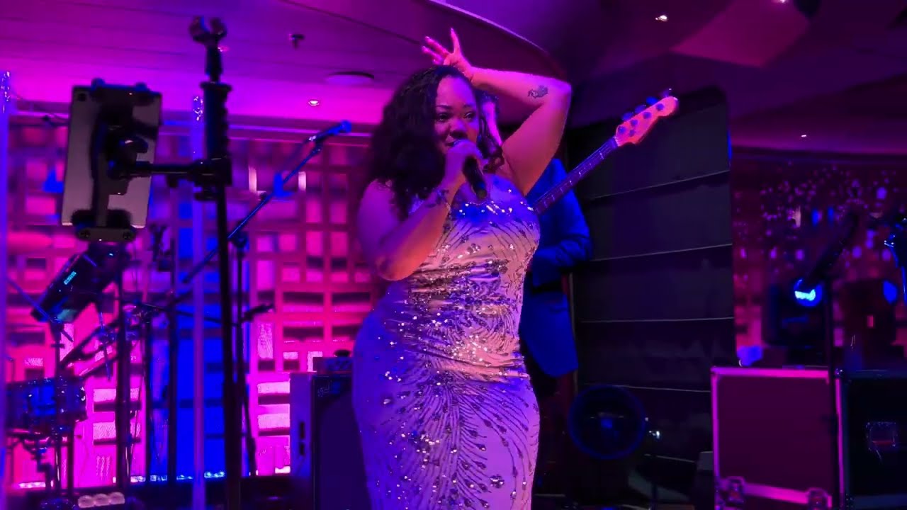 Verlene sultrily sings "You Can Leave Your Hat On" on the Nieuw Statendam