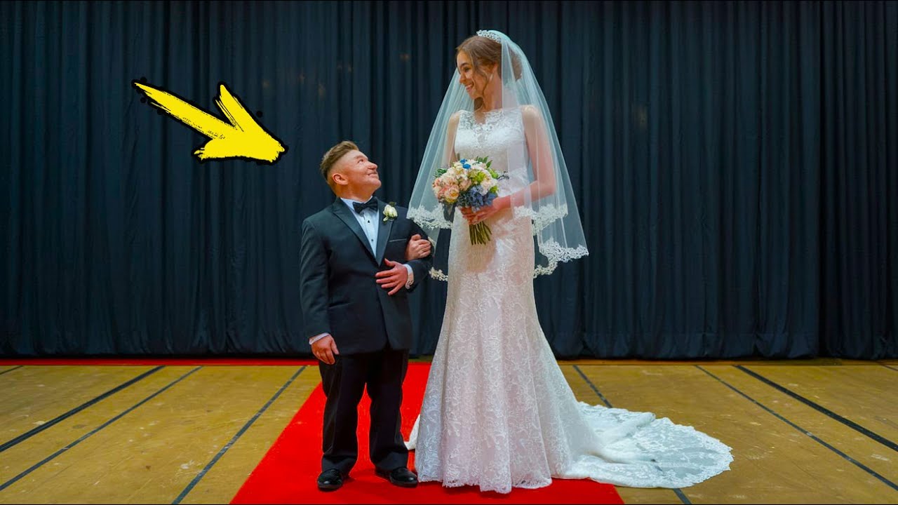 Женщина вышла замуж за карлика. Годы спустя он узнал правду зачем она вышла за него...