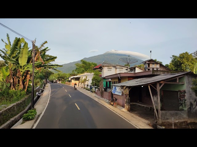 Suasana pagi jalur cirendang cigugur kuningan jawabarat #shorts #travel #trukoleng class=