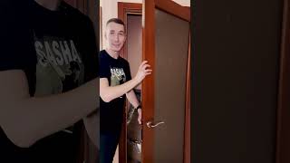 Массив сосны и большое стекло