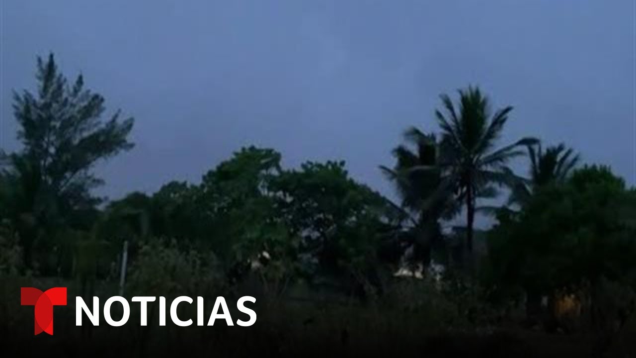 Download Grace se refuerza y toca tierra en Veracruz como huracán categoría 3 | Noticias Telemundo