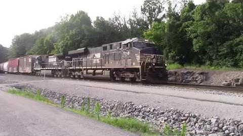 NS #7710 with K5LLA leads a manifest at Burnside, KY