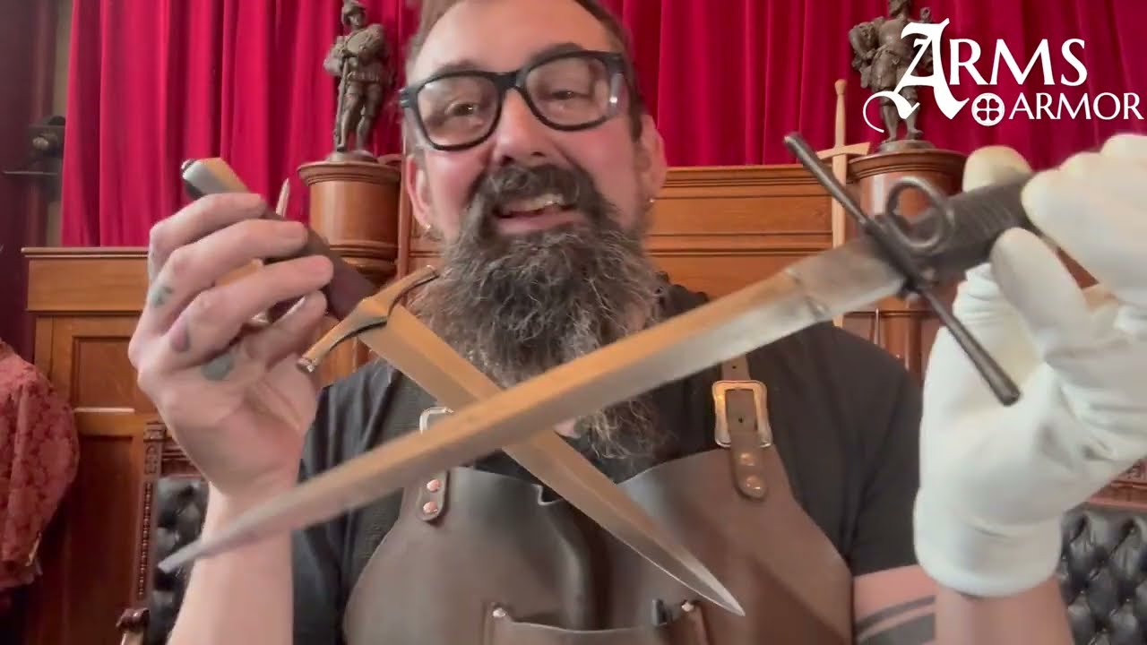 Парирующий кинжал против «обычного» кинжала: в чем разница?