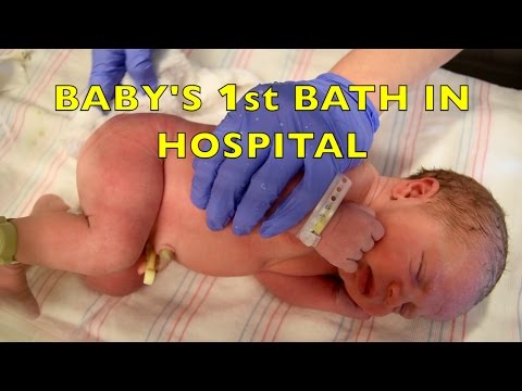 bathing a newborn with umbilical cord