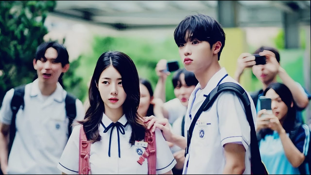 ELA ERA TÍMIDA E SONHAVA EM SER POPULAR ATÉ QUE DESCOBRINDO UM SEGREDO USOU AO SEU FAVOR