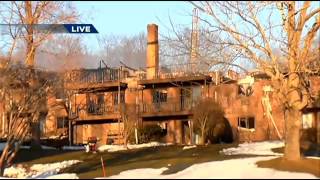 Fire destroys Warwick condo building