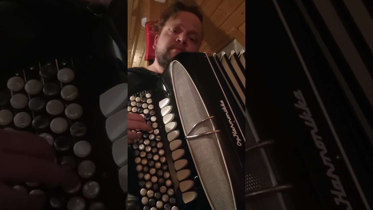 Muistojen harmonikka - Pyynnöstä Kouvolan 25 Maestro harmonikalla.