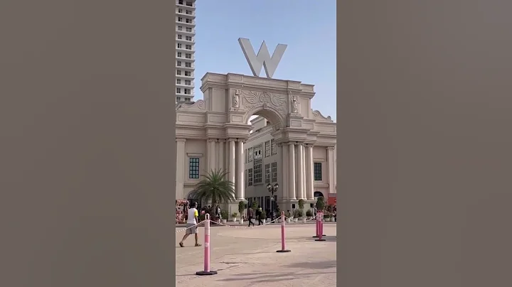 Delhi ke is mall mai jakar ai london wali feeling or mummy ko surprize pasand nahi aya😫