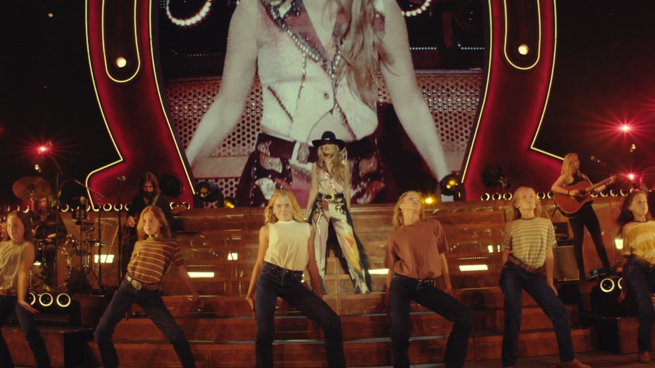 Lainey Wilson - Tulsa Time (Live from Phoenix, AZ)