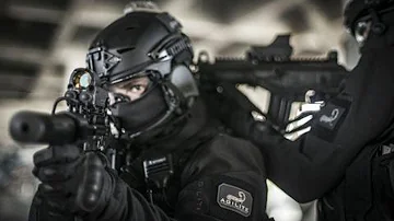 How many Navy Seals are in SEAL Team 6?