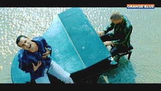 ORANGE BLUE - She's Got That Light [Official Video] chords