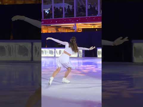 Olympian Mariah Bell skates to "White Christmas" by @kellyclarkson at Bryant Park's Tree Lighting