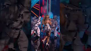 Sabrina Carpenter Performs “Espresso” at 2024 Video Music Awards