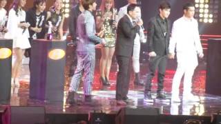 af10 week12 concert น น v22 ช วงประกาศผล เพลงธ มตอนจบ 140913