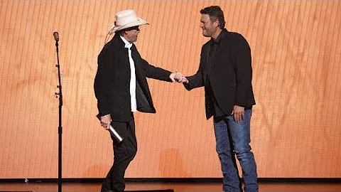 Fans were left in tears after Toby Keith's moving speech and performance amid his cancer battle