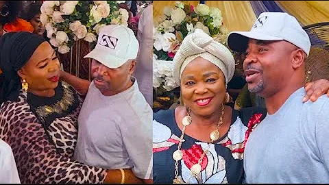See How Madam Saja, Toyin Tomato, Yetunde Wunmi Hugged Mc Oluomo As Portable Bowed To Greet Him