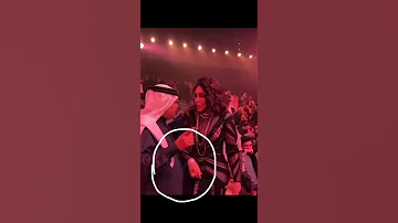 فضيحة الفنانة احلام بحضن الفنان محمد عبده 
