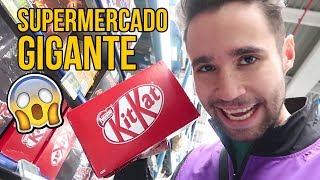 Visitando un SUPERMERCADO de COSAS GIGANTES