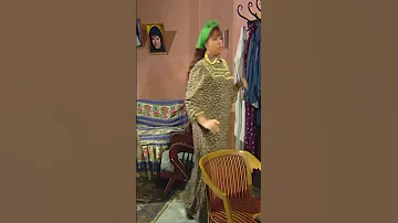 مش طايق اخوها ما هو كان سبب حبسته وخلا البوليس يطب عليهم وهي بقميص النوم 