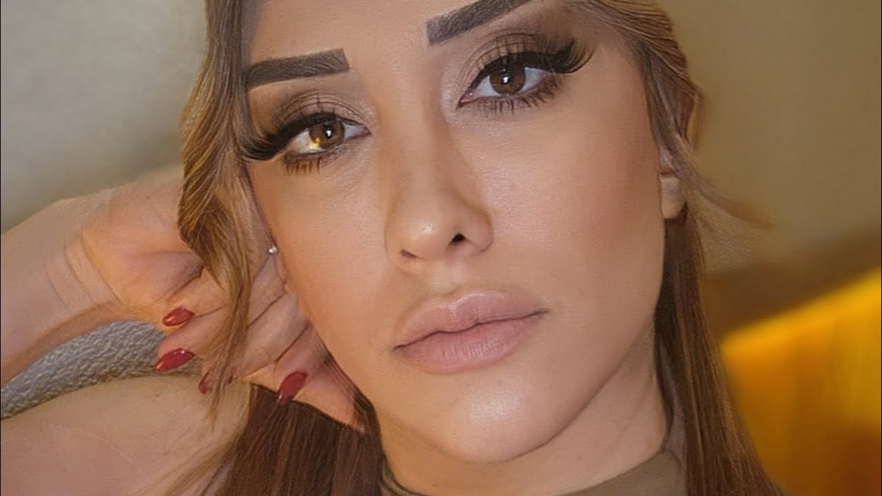 EDA ALAKUŞ - 20 SENE GURBET KAHRI AZ MIDIR (BEYOĞLU OTANTİK SAHNE CANLI YAYIN KAYDI)