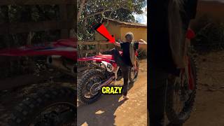 These girls went all in crazy for this bike! 😲