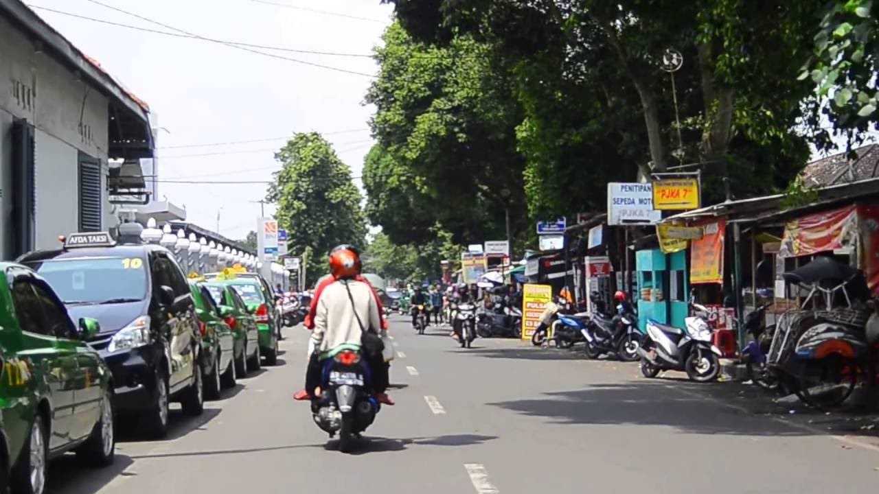 Naik Bentor Dari Malioboro ke Stasiun Lempuyangan