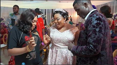 Who Won? Actress Sola Kosoko Dance With Beautiful Couple FEYISIKE & BABATUNDE On Their Wedding Day