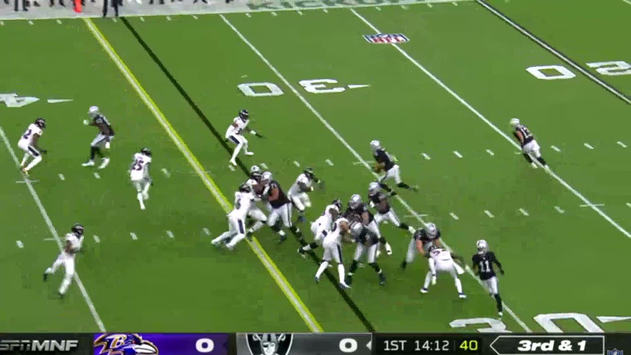 Marcus Mariota Takes it 31 Yards on an EXPLOSIVE Run