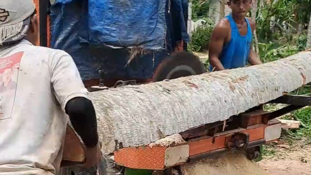 the solidarity of the workers in making quality blocks