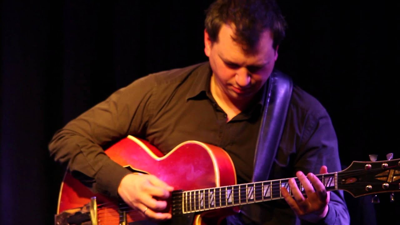 Guarda Andreas Dombert "Fantasia" SOLO live at Unterfahrt su YouTube Guarda Andreas Dombert "Fantasia" SOLO live at Unterfahrt su YouTube