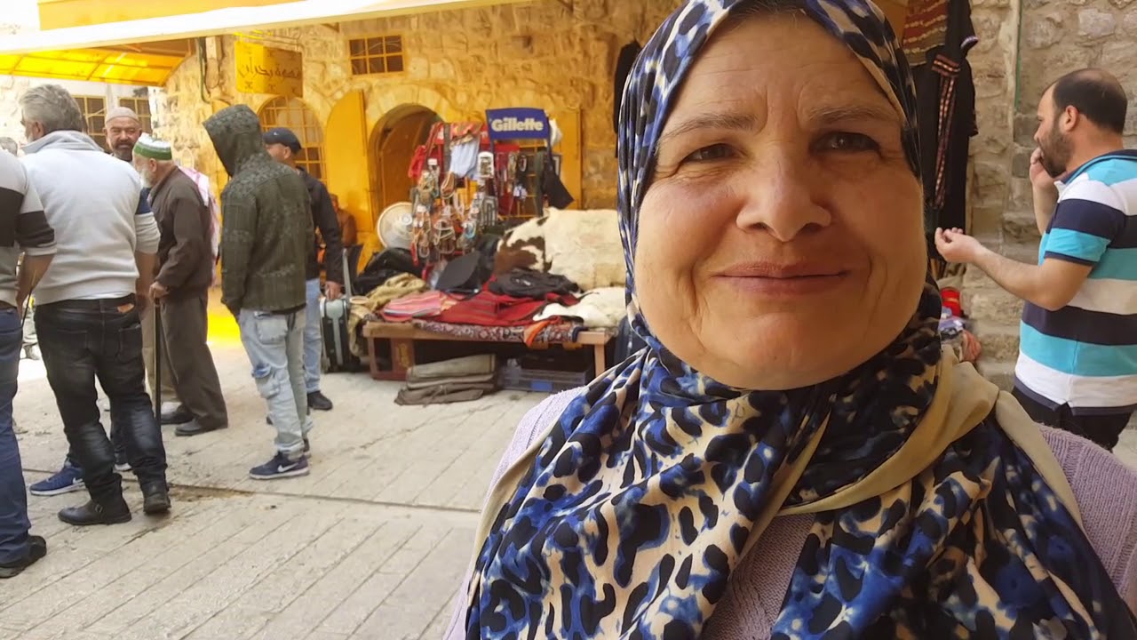 لبنية فول بالبلدة القديمة من الخليل