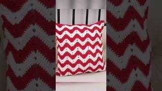 Sarung Bantal Motif Zig-Zag Merah Putih