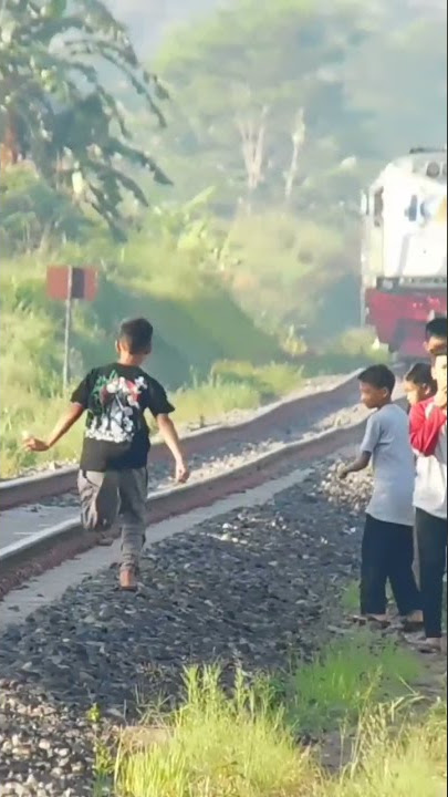 Jangan Menaruh Batu Di Rel ! #shorts #keretaapi #train