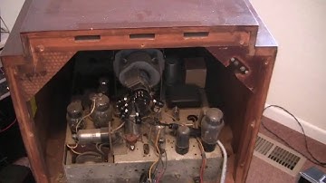 1940s Motorola VK106 w TS 9C chassis   Quick 10BP4 CRT check with Sencore CR 70