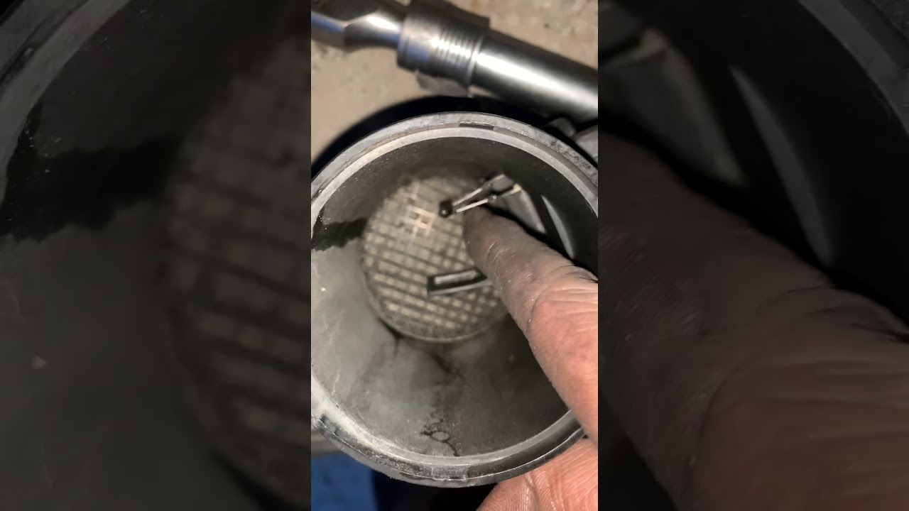 How to remove mass air flow sensor Renualt traffic Vauxhall vivaro Nissan primstar