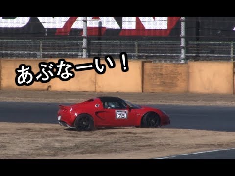 FF車からミドシップのロータスエリーゼに乗り換えたばかりで、ミドシップのドライビング、挙動に苦しむオーナーの走りを大井貴之がチェック。...