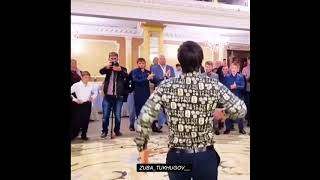 Зубайра Тухугов танцует лезгинку ❤🧡💛