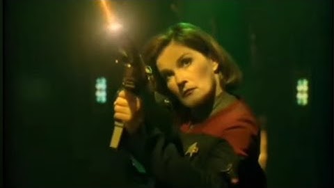 Voyager Clip | Janeway rescues Seven from the Borg Queen