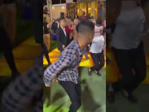 ارقص يا عم صابر لما تكون شارب حته بي 200 انت وصحابك