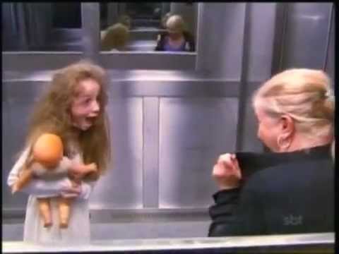 Menina Fantasma no Elevador (Ghost Girl's Extremely Scary Prank An Elevator)