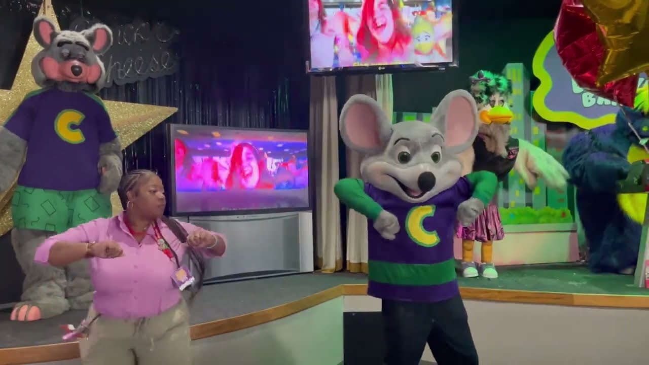 Chuck E. LIVE | 
