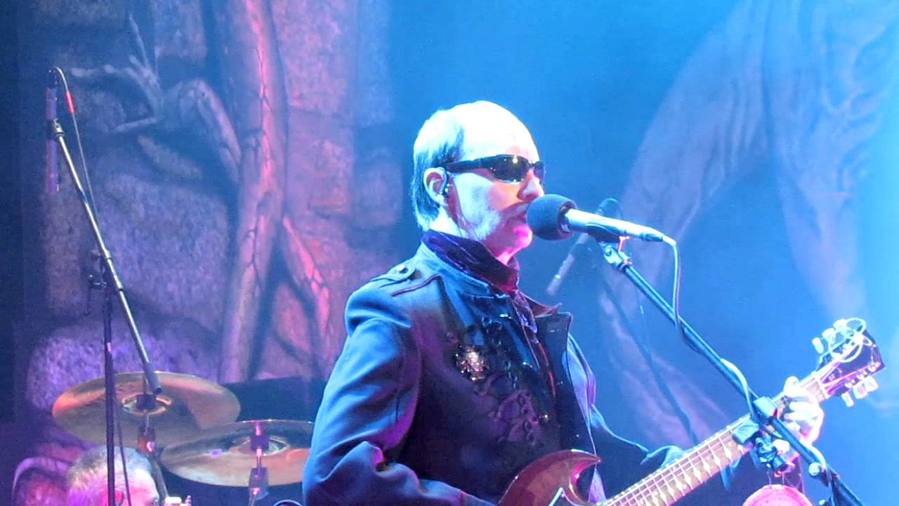 Кукла с человеческим лицом пикник. Кукла с человеческим лицом пикник где послушать. Пикник кукла с человеческим лицом клип. Кукла с человеческим лицом. Кукла с человеческим лицом пикник где послушать.