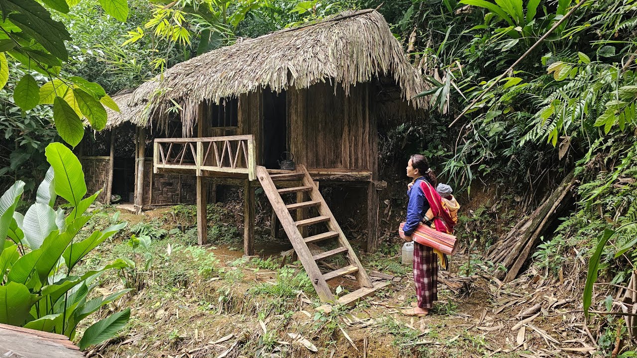 A single mother was lent an old house by a kind old woman, and her new life began from scratch.