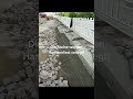 Herstellung einer wasserführenden #Pflasterrinne in Beton.#naturstein #pflaster #tutorial #handwerk