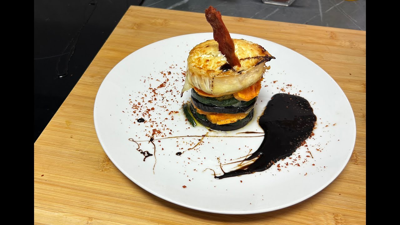 Timbal de verduras con queso de cabra y vinagreta de modena balsamica