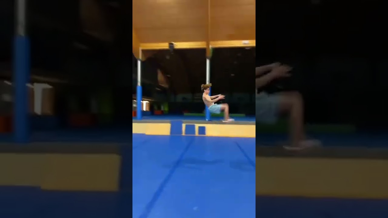 TRIPLE BACKFLIP ON AIRTRACK 