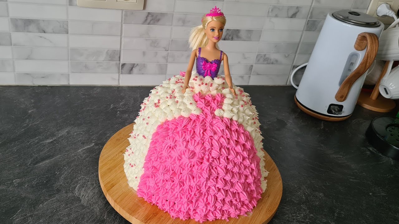 كيكة عيد ميلاد  بنتي على شكل باربي بأبسط طريقة بقالب لا يخطر على البال 😈  barbili pasta yapımı