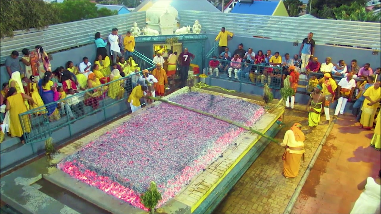 Fête Pandialé: Marche sur le feu